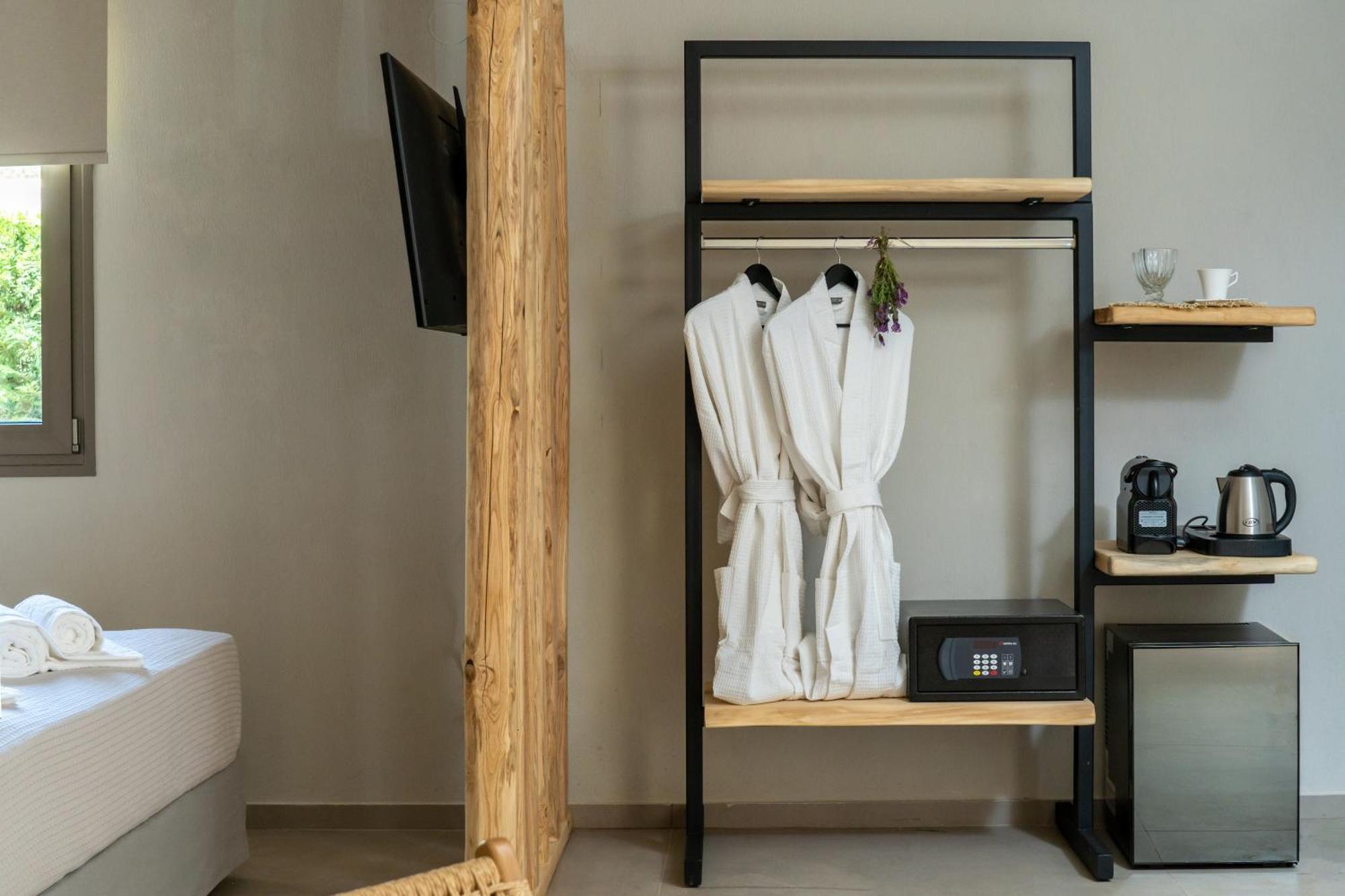 Amo Golden Suites Chrisi Ammoudia Exterior foto